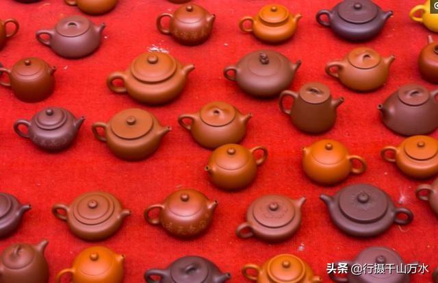 济南英雄山文化市场上的紫砂壶，五颜六色做工精美，是真的吗？
