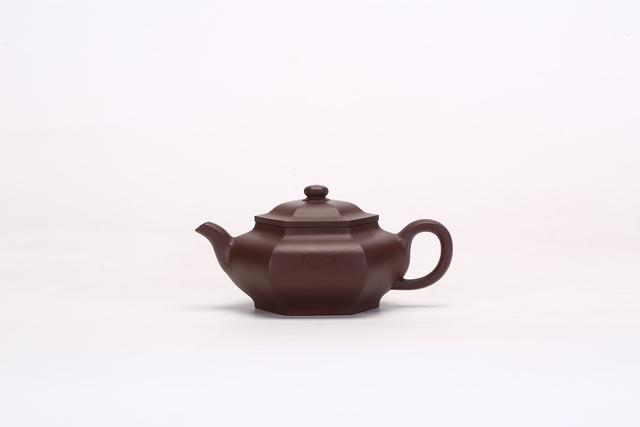 丁毅紫砂艺术：紫砂壶适宜泡什么茶和壶型、大小有关吗？