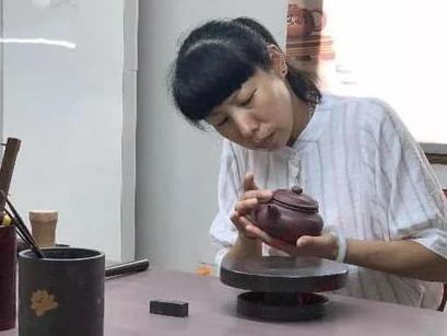 「紫砂壶」宜兴祖辈传承的民间艺人，每把壶都追求完美工艺