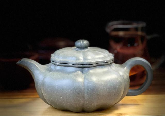 紫砂成型工艺是技术，喝茶用壶没必要过分追求，唯实用功能最要紧